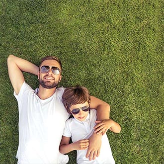 Balcon gazon artificiel : comment le poser - Marie Claire