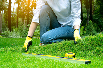 Comment choisir un gazon artificiel plus vrai que nature ? 